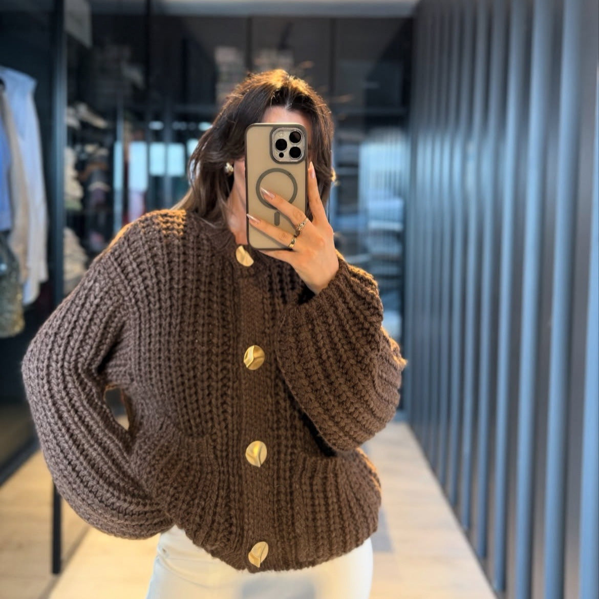 Cardigan femme en maille épaisse avec boutons dorés - Oversize